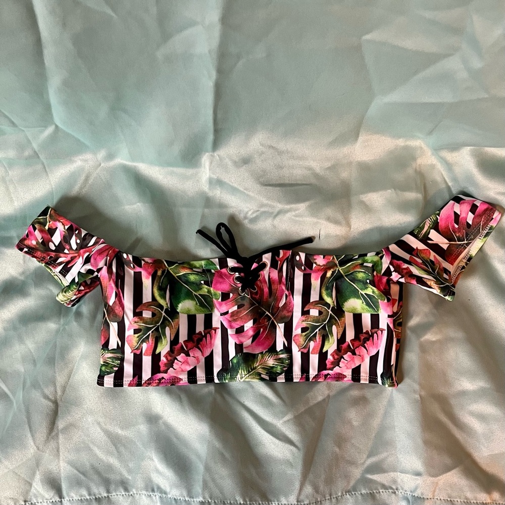NWOT bikini top